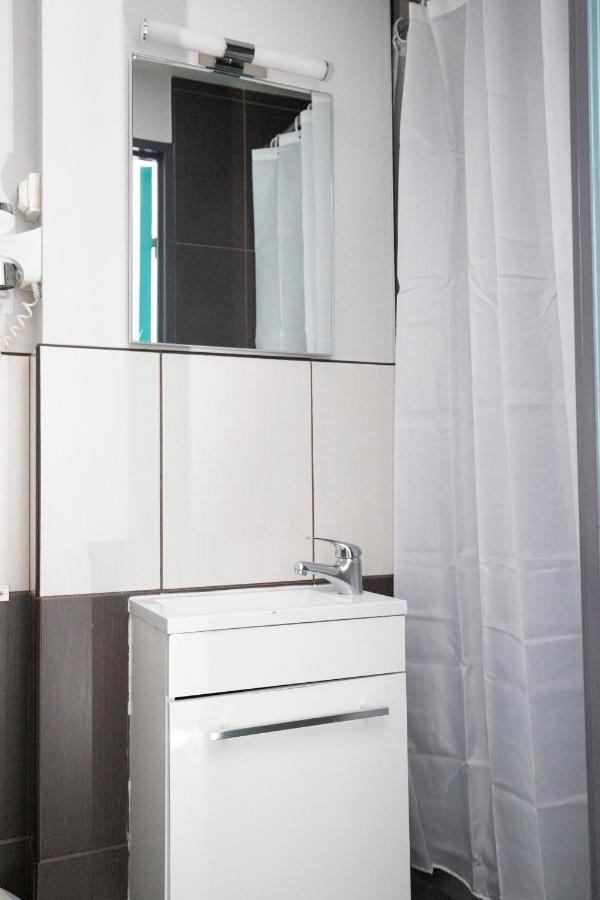 Wink Hotel Juvisy Экстерьер фото
