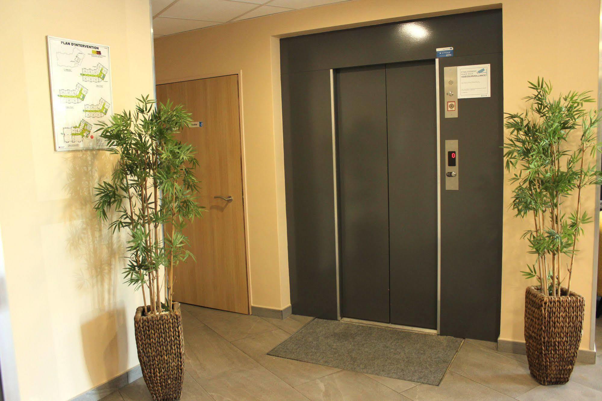 Wink Hotel Juvisy Экстерьер фото